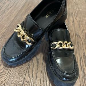 GUESS LOAFERS!!!